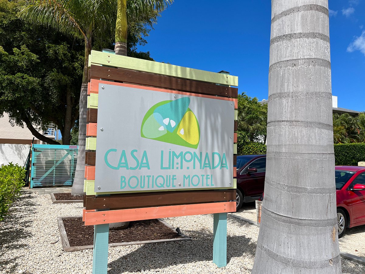 casa-limonada-sarasota-colorful-motique-by-the-bay